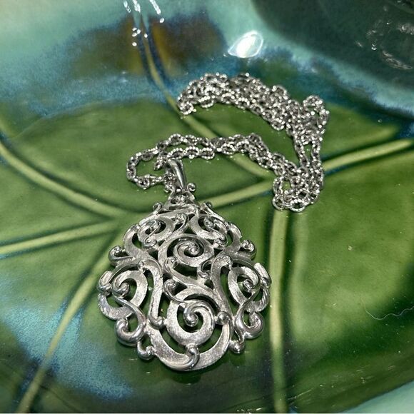 Vintage Crown Safari Signed Scroll Silver Tone Necklace 28” - Picture 1 of 6